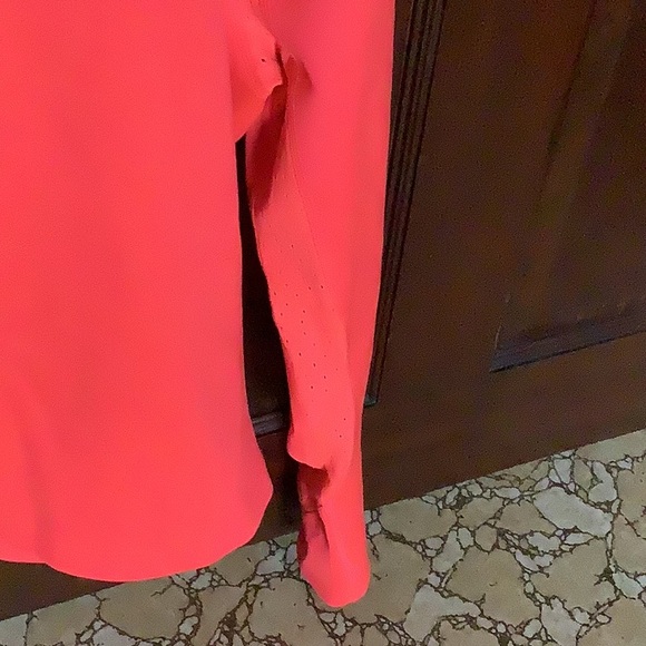 UnderArmour shirt - Picture 2 of 4